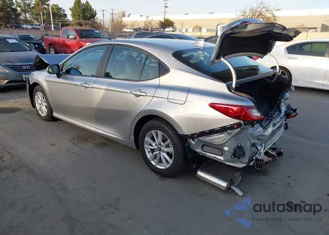 2025 Toyota Camry Le z USA, uszkodzony, nr VIN 4T1DAACK5SU205550